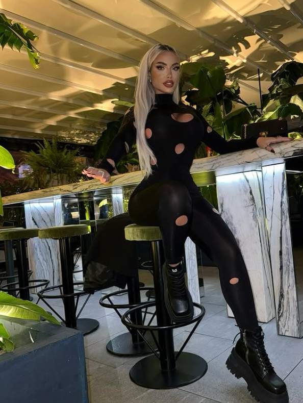 loredana chivu pe un scaun