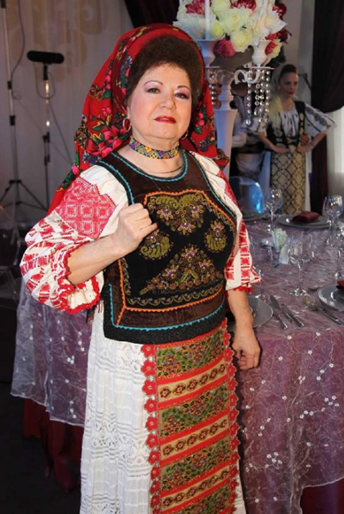 saveta bogdan in costum popular