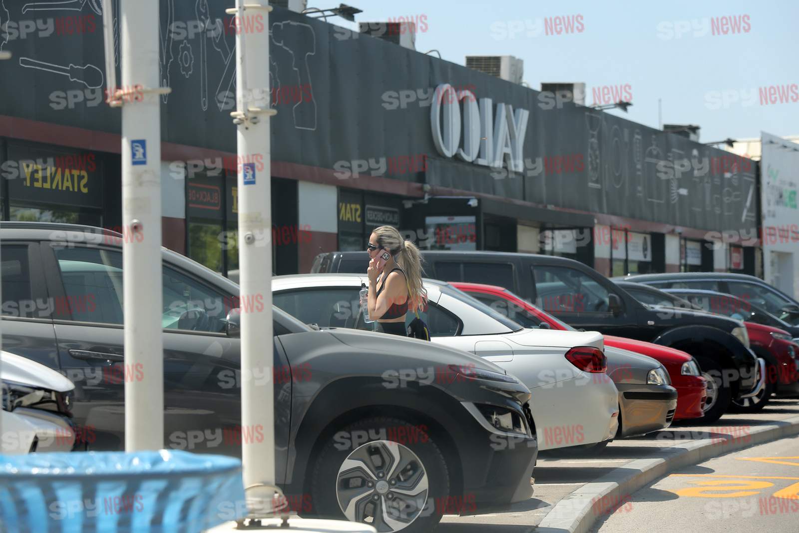 Când iese Otniela pe stradă, toată lumea rămâne fără suflare! Influenceriţa arată impecabil în colanţi / PAPARAZZI