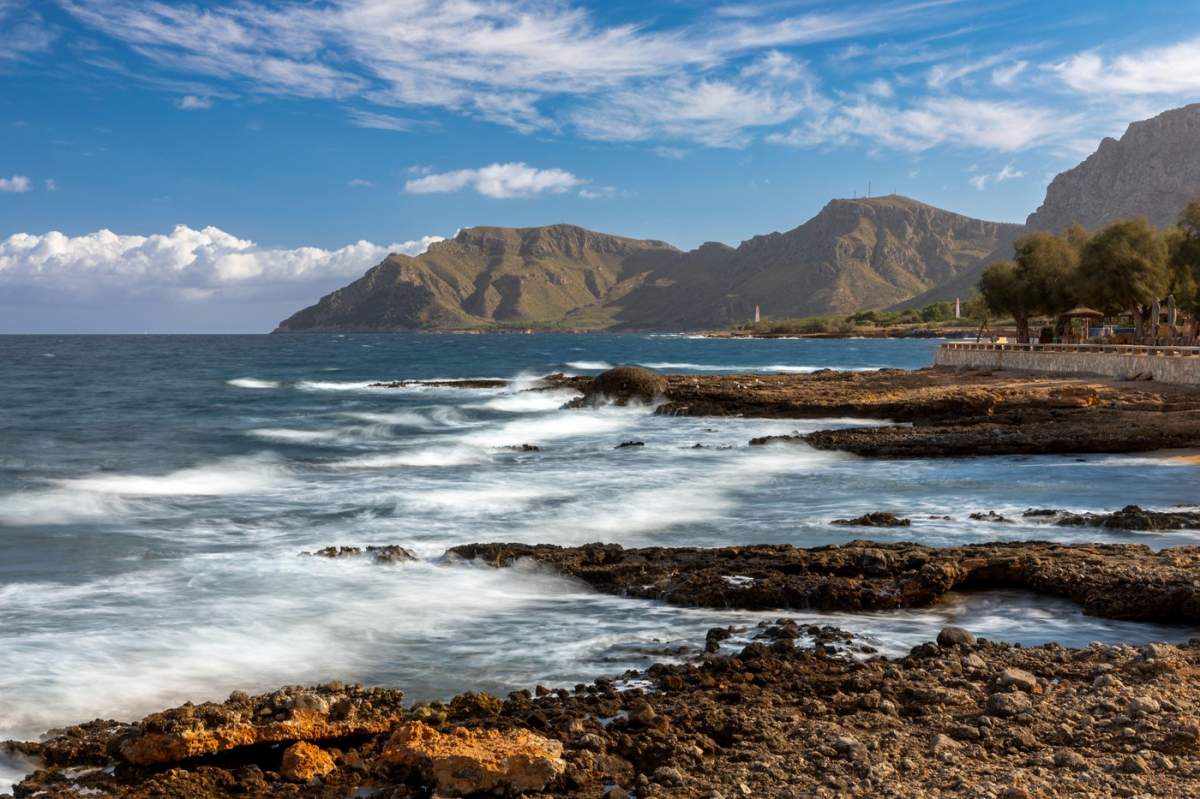 Coasta de lângă Colonia de Sant Pere, Golful Alcudia, Insula Mallorca, Spania