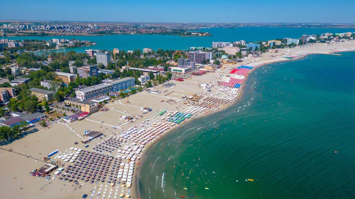 Vedere panoramică a plajei Mamaia din România