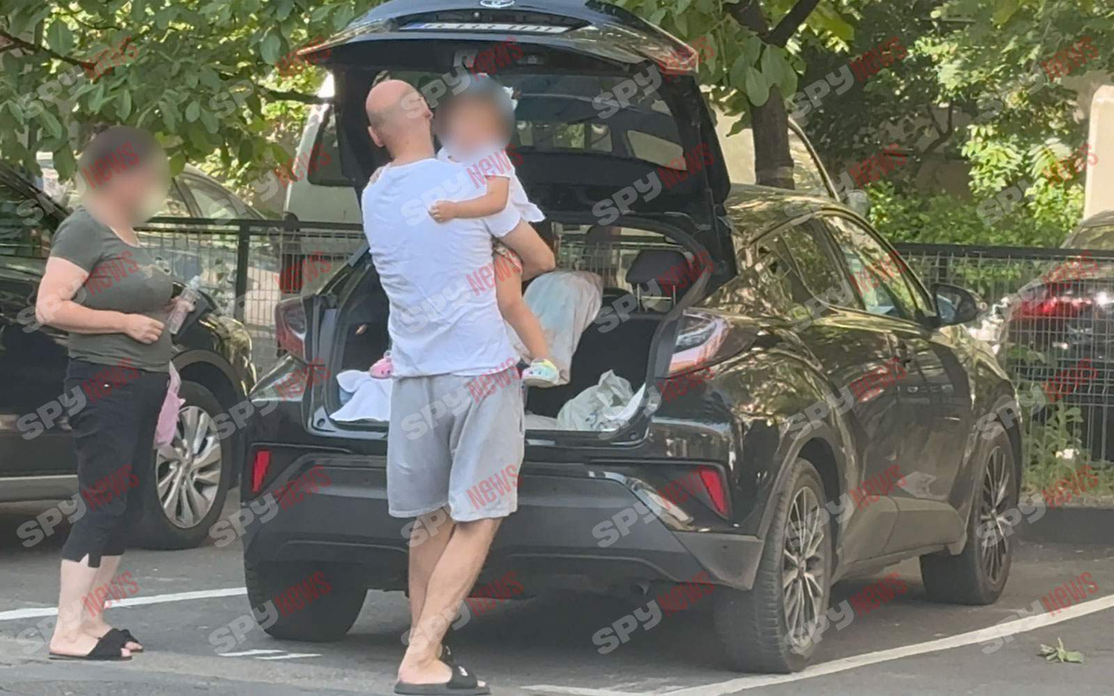 Imagini exclusive cu Alex Marcu şi fetiţa! Cine îl ajută după ce soţia lui, Teodora Marcu, a fost executată în plină stradă | VIDEO