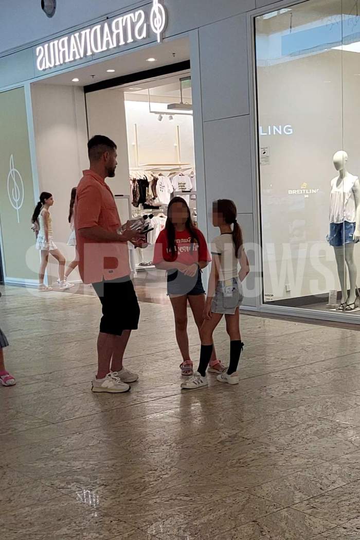Victor Slav stă drepţi atunci când fiica lui porunceşte! Sofia şi-a scos pietena la mall şi a avut însoţitor celebru / PAPARAZZI