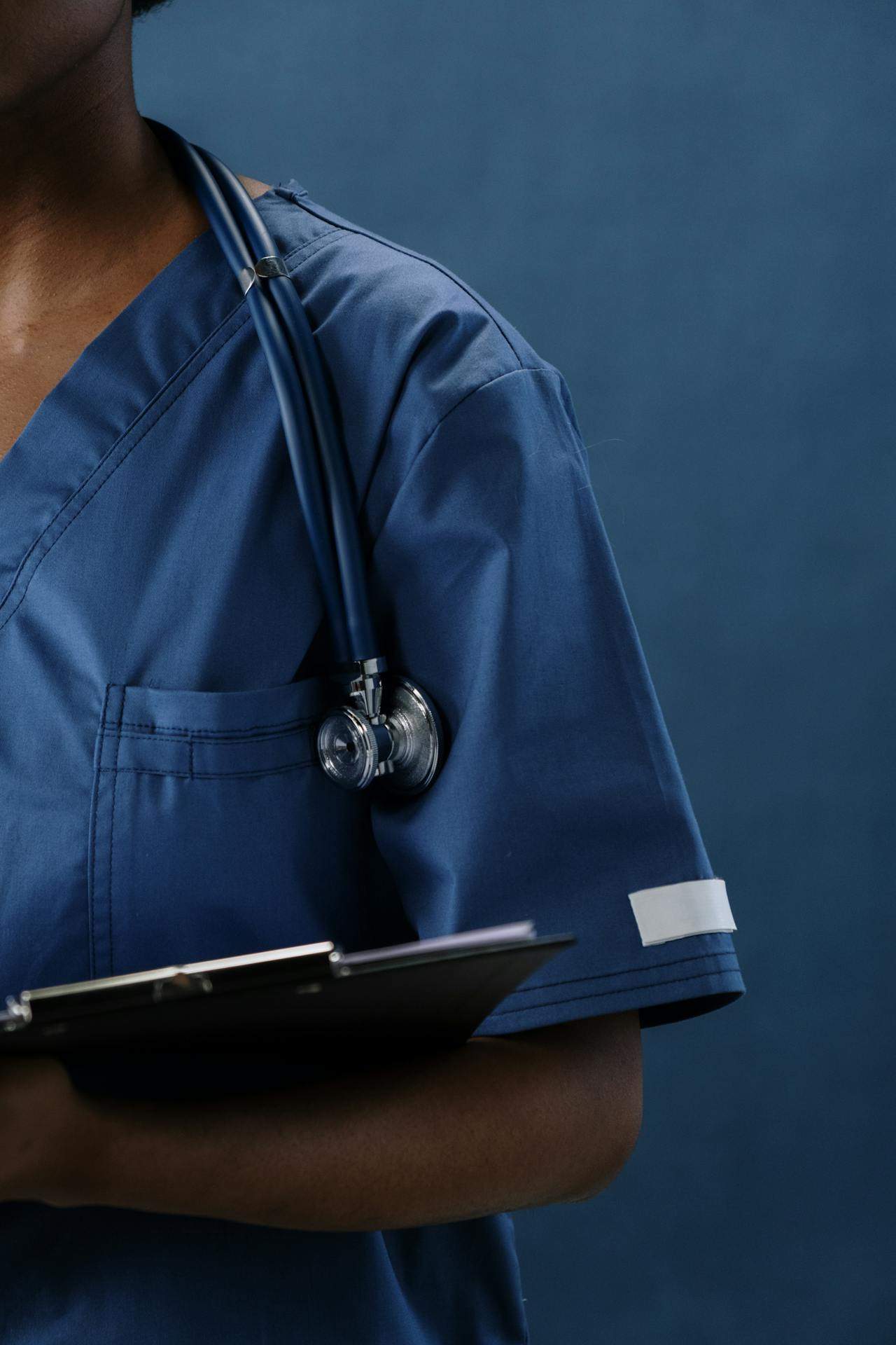 Ce este boala oaselor rupte. Un băiat din Cluj, întors din Indonezia, a fost diagnosticat
