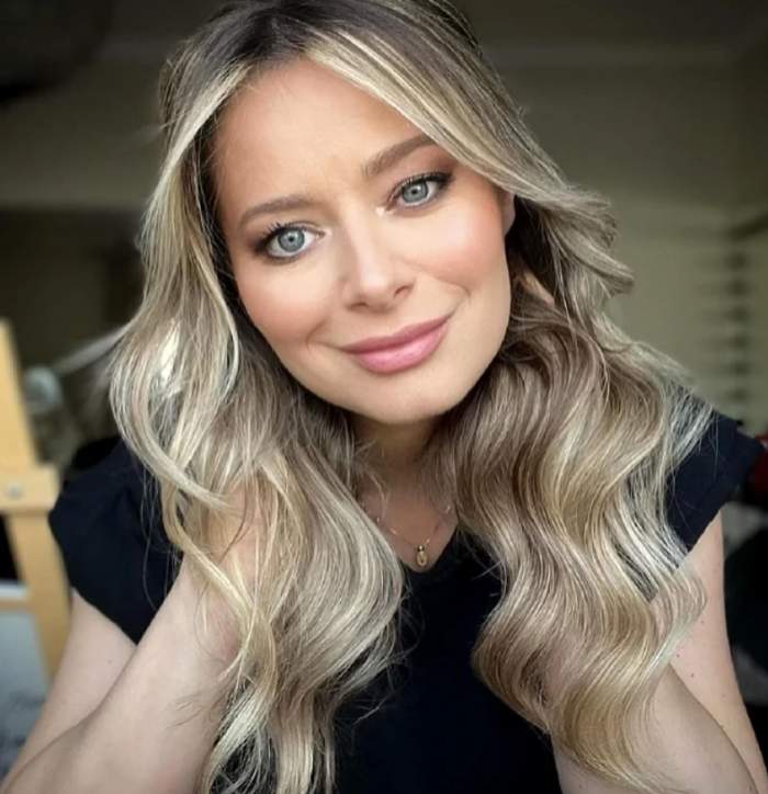 laura cosoi selfie