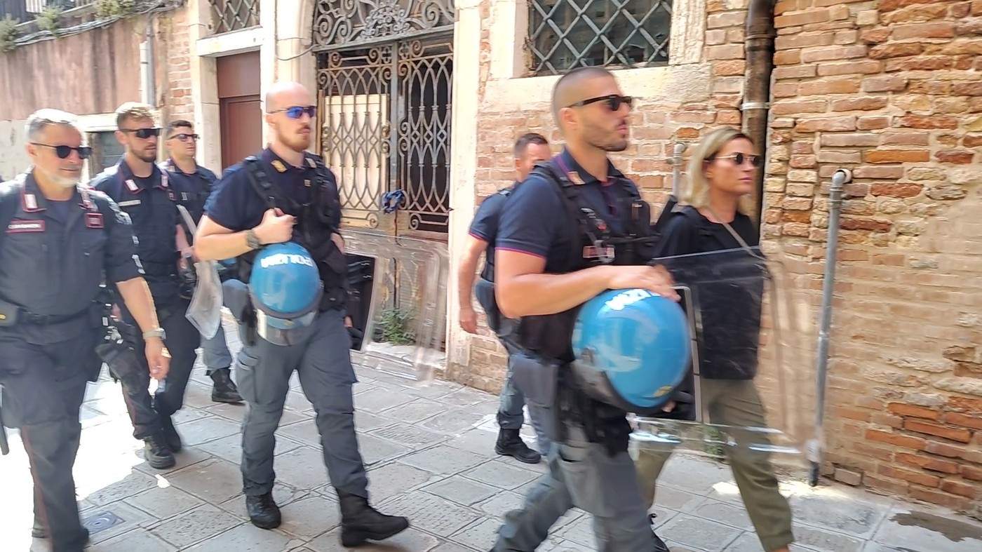 poliția la nunta lui Jeff Bezos