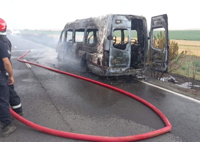 microbuz în flăcări în Tulcea