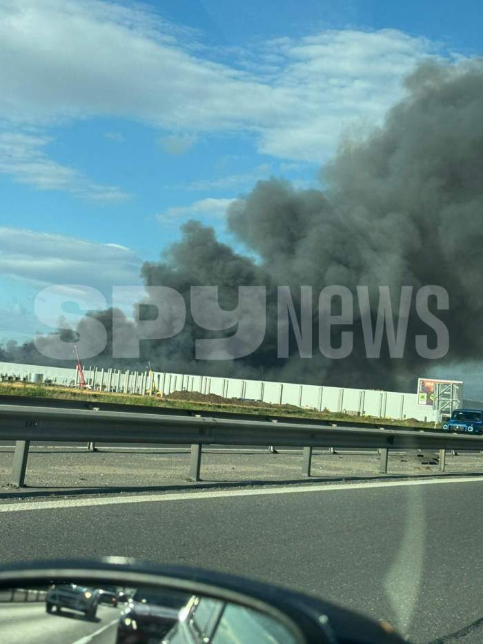 Incendiu devastator pe A1! O hală a luat foc și arde de patru ore! Imagini exclusive | VIDEO