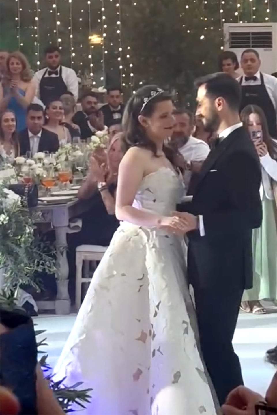 Kira Hagi și Thomas Ferfelis, dansul mirilor! Imagini superbe din interiorul petrecerii | VIDEO