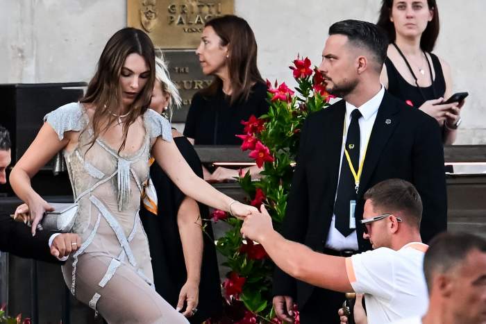 Ce a pățit iubita lui Leonardo DiCaprio la nunta lui Jeff Bezos cu Lauren Sanchez. Vittoria Ceretti, la un pas să rămână fără rochie
