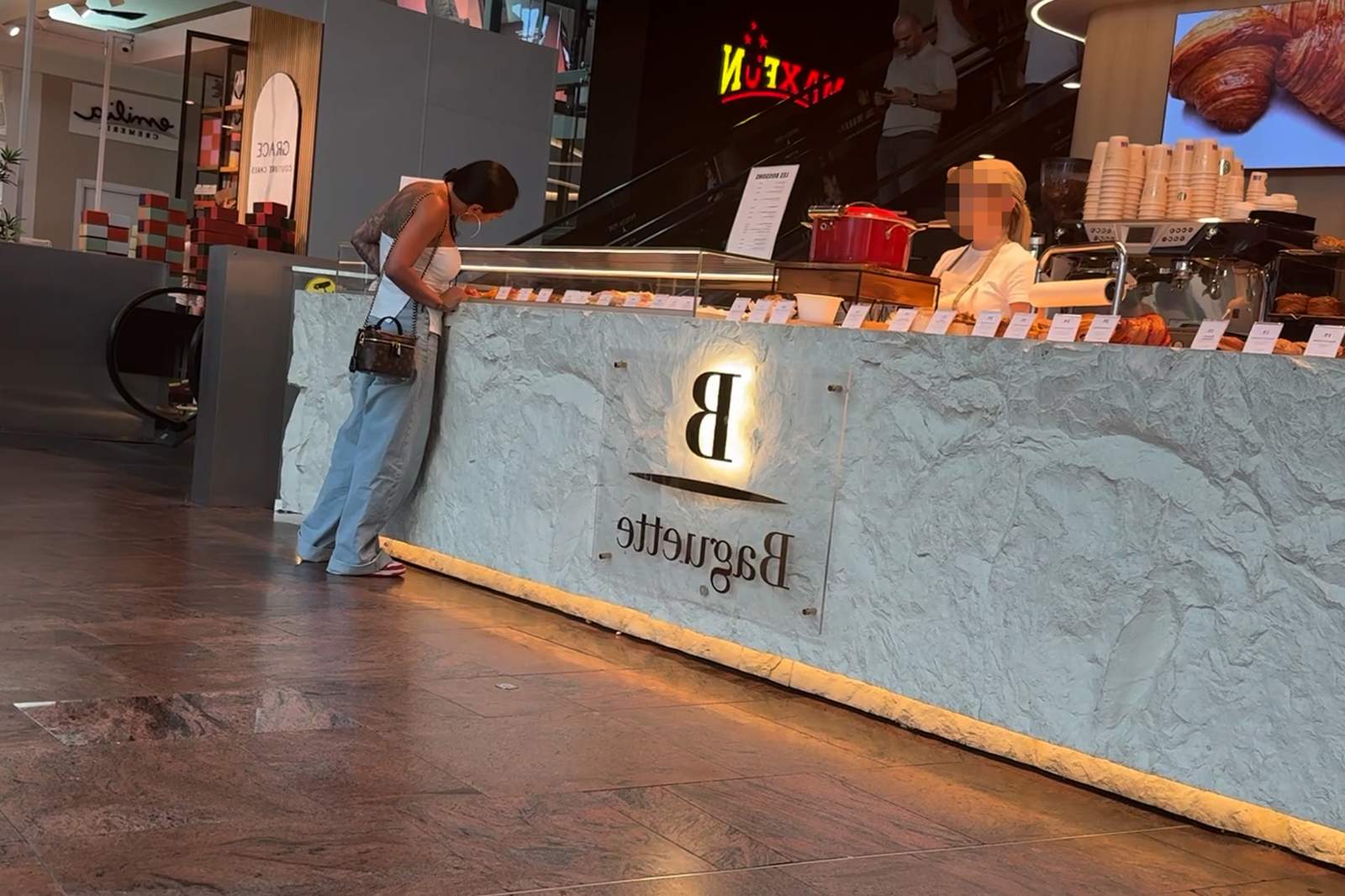 Şi-a luat singură pachet! Cu ce îşi menţine Ruby formele perfecte! Paparazzii SpyNews au filmat-o în plină acţiune