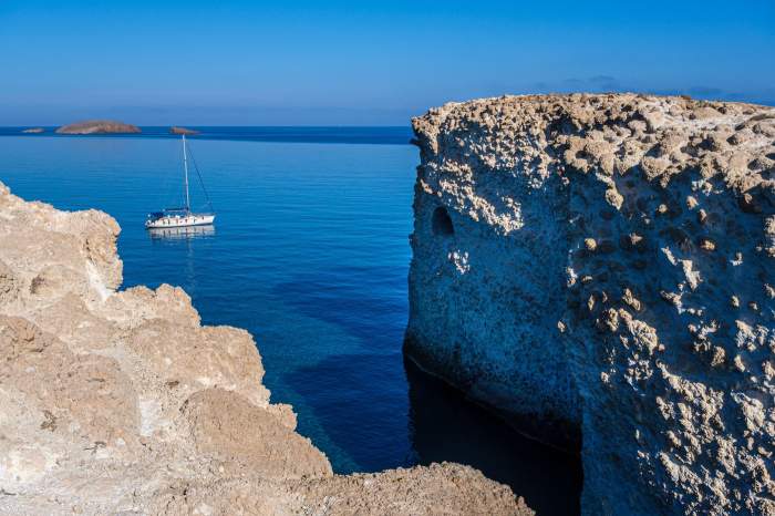Locul unde Grecia încă mai păstrează farmecul autentic. Escapada perfectă pentru vara aceasta