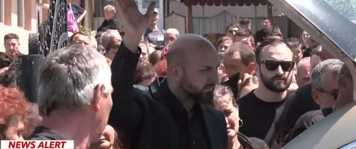 Primele imagini de la înmormântarea Teodorei Marcu! Soțul ei, Alex, își ia rămas bun de la ea | FOTO