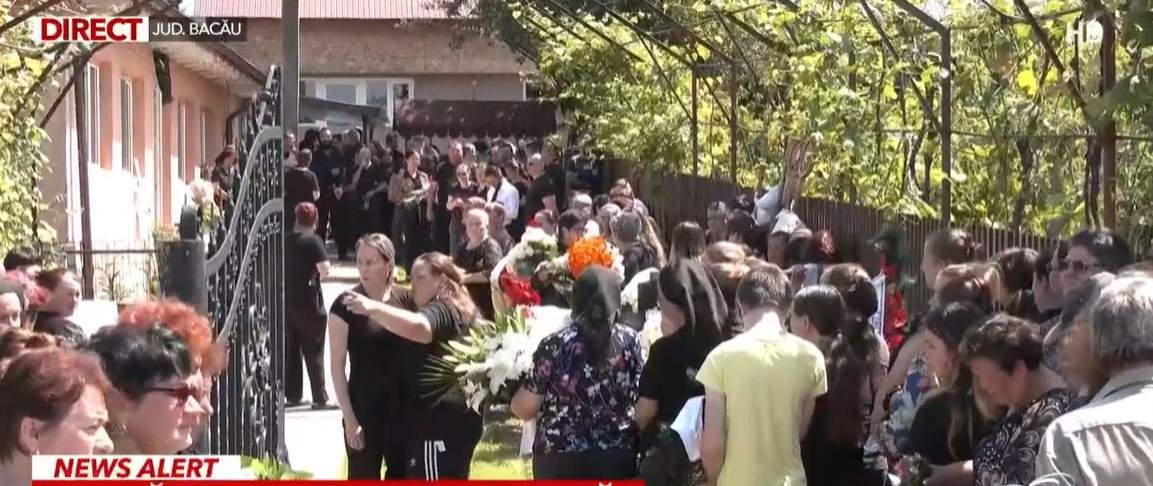 Primele imagini de la înmormântarea Teodorei Marcu! Soțul ei, Alex, își ia rămas bun de la ea | FOTO