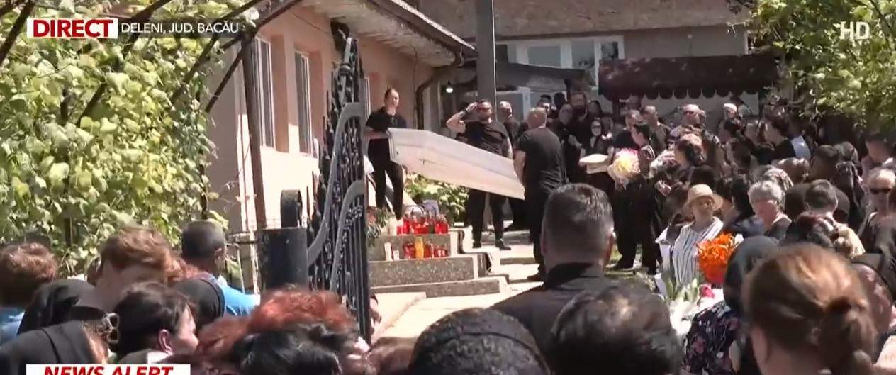 Primele imagini de la înmormântarea Teodorei Marcu! Soțul ei, Alex, își ia rămas bun de la ea | FOTO