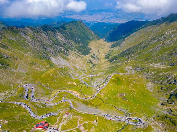 Vești bune pentru șoferi! Se redeschide Transalpina, între Rânca și Curpăt. Mașinile vor putea circula doar în anumite intervale orare