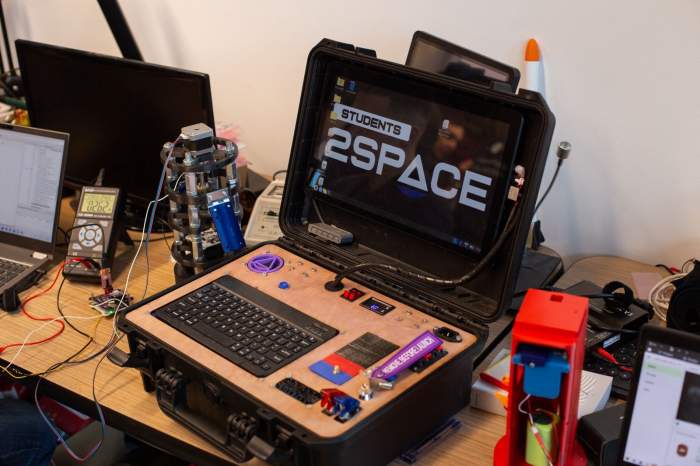 România concurează la cel mai înalt nivel aerospațial: Echipa 2SPACE și racheta Project YODA, gata de lansare în SUA. Studenții, finaliști ai campaniei „100 de tineri pentru dezvoltarea României” a Fundației Dan Voiculescu