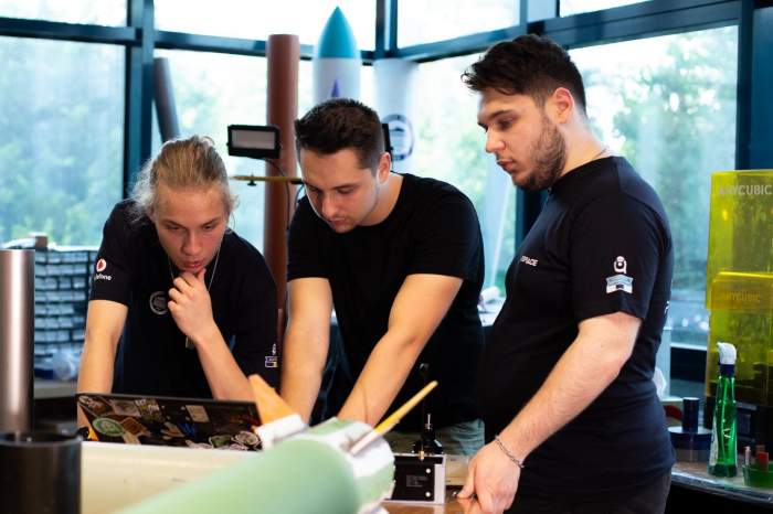 România concurează la cel mai înalt nivel aerospațial: Echipa 2SPACE și racheta Project YODA, gata de lansare în SUA. Studenții, finaliști ai campaniei „100 de tineri pentru dezvoltarea României” a Fundației Dan Voiculescu