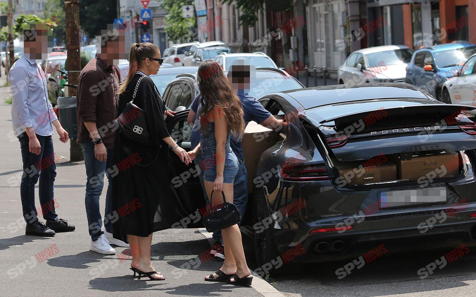 Roxana Nemeş se pregăteşte intens pentru cea mai emoţionantă zi din viaţa ei! Paparazzii Spynews.ro au prins-o în acţiune