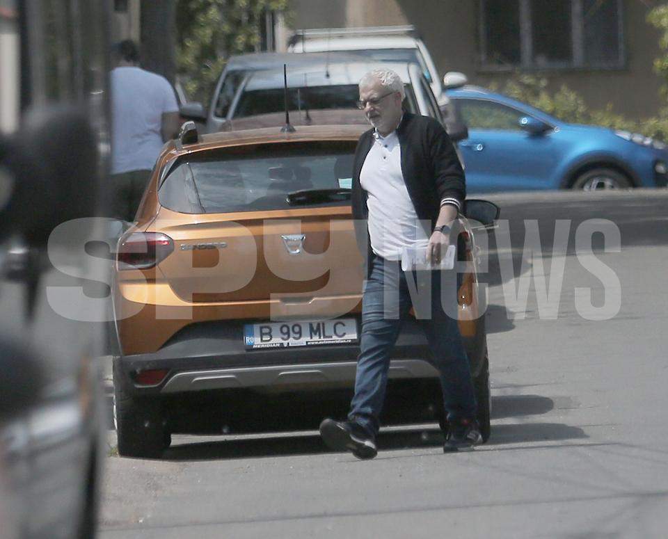 Cătălin Crişan s-a izolat de când s-a despărţit de iubita care i-ar fi făcut plângere la poliţie! Iese din casă doar dacă trebuie neapărat / PAPARAZZI