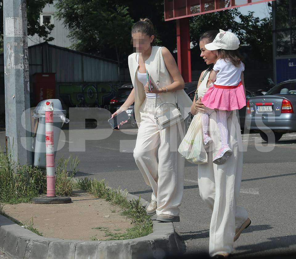 Flick face orice pentru confortul soției și al fiicei! Aleargă, la propriu, ca să le fie bine / PAPARAZZI