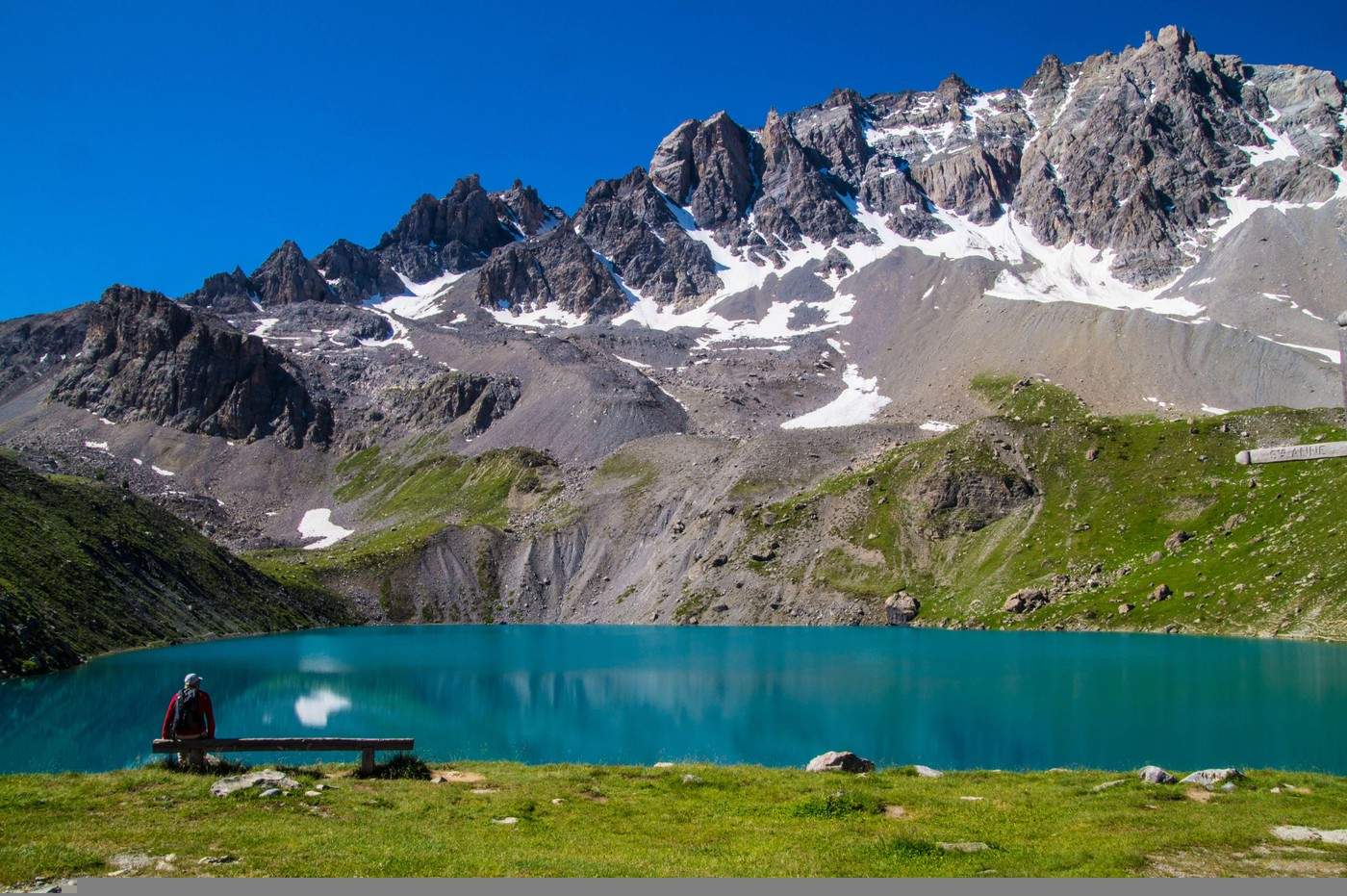 Lacul sainte anne qeyras din Hautes Alpes din Franța