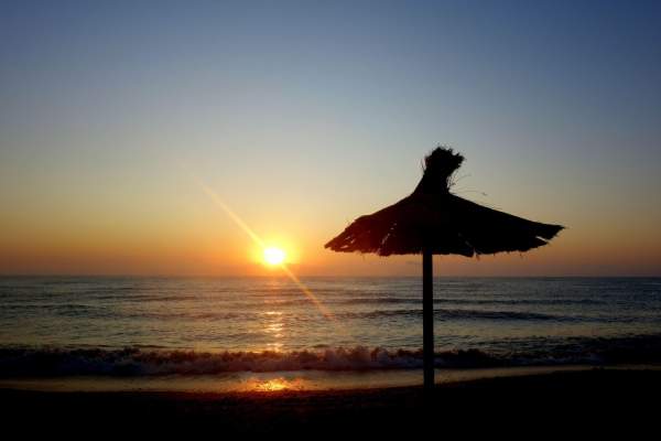 Litoral 2025. Cât costă să închiriezi un șezlong pe litoralul românesc în Mamaia, Costinești, Eforie, Vama Veche și alte stațiuni