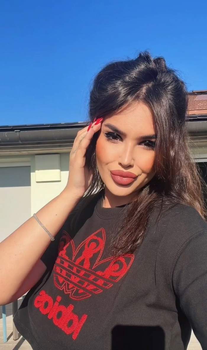 laura maria calafeteanu selfie