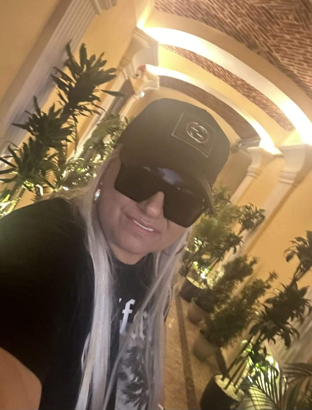 nikita selfie
