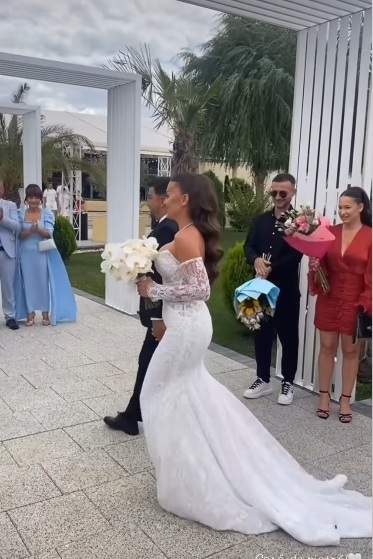 Artistă de muzică populară, nuntă cu fast! Emilia Ghinescu și Marcela Fota au fost alături de mireasă | FOTO