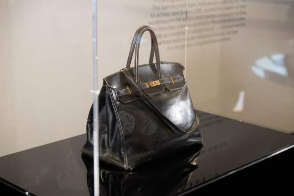 Prima geantă Birkin a fost vândută. Ce sumă record a plătit cumpărătorul japonez. A devenit cea mai scumpă geantă adjudecată la o licitație