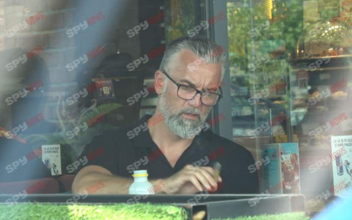 Cezar Ionașcu studiază despre cum să nu păcătuiești, dar cade în ispită foarte ușor! Cum l-au surprins paparazzii Spynews.ro | PAPARAZZI