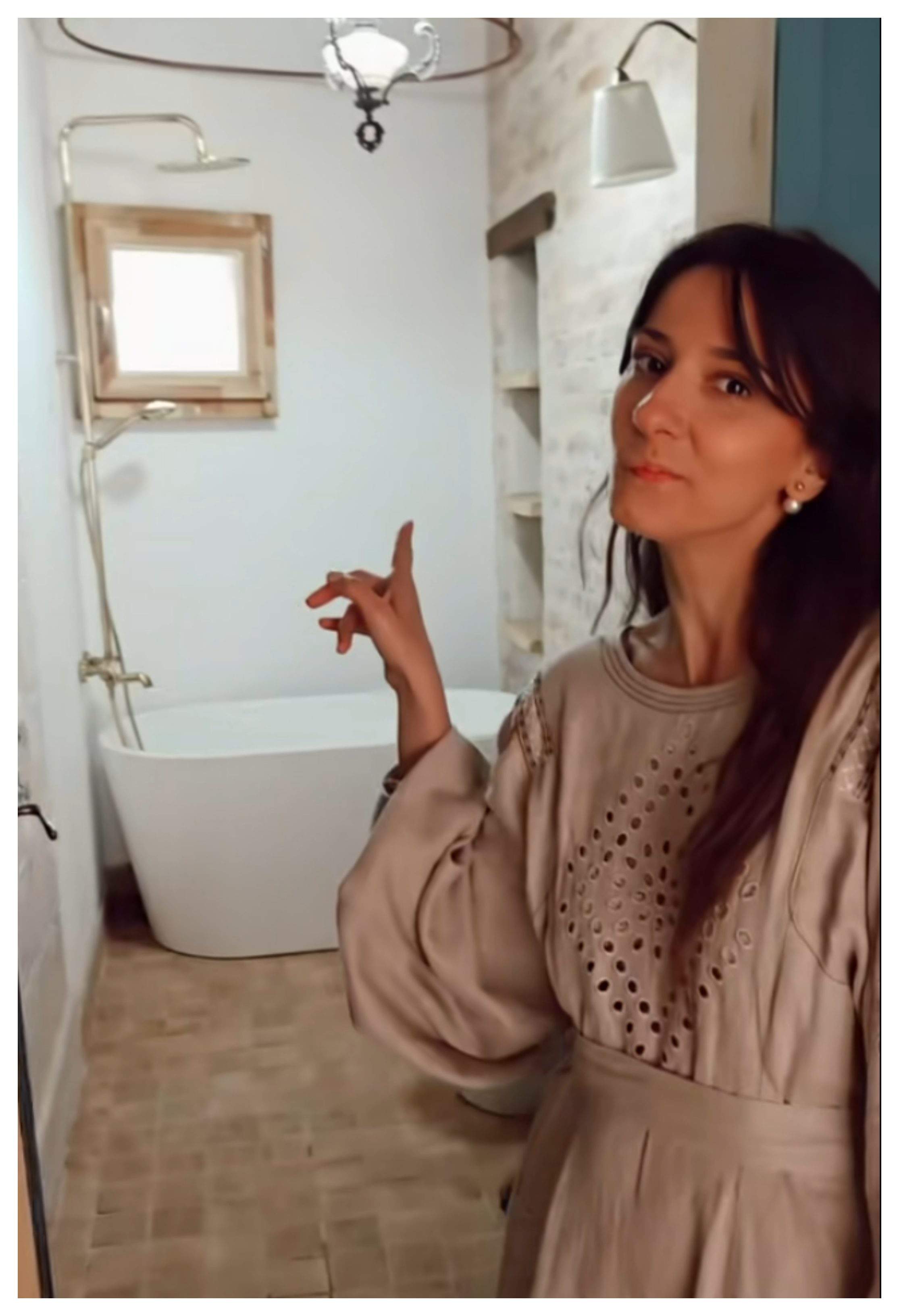 Cum arată casa Danei Rogoz din Viscri. Actrița a păstrat multe elemente tradiționale: „Asta ne bucură”