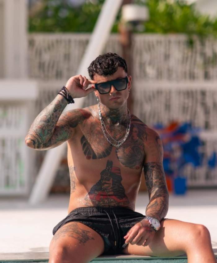 george jaguarul la piscina in thailanda