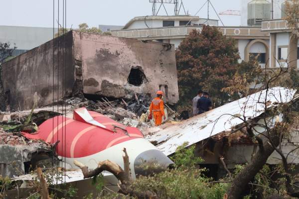 Ipoteză șocantă în cazul avionului prăbușit în India, unde 260 de persoane au murit. Pilotul ar fi prăbușit aeronava în mod intenționat