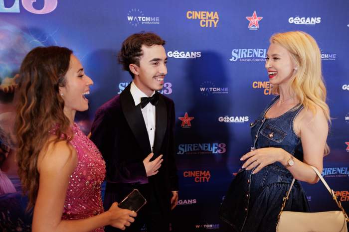 Andra Gogan și fratele ei vorbesc cu Andreea Balan