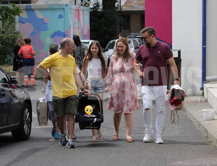 Adrian Velea și soția lui și-au dus băiețelul acasă! Prezentatorul Acces Direct trăiește emoții uriașe! Imagini exclusive | VIDEO