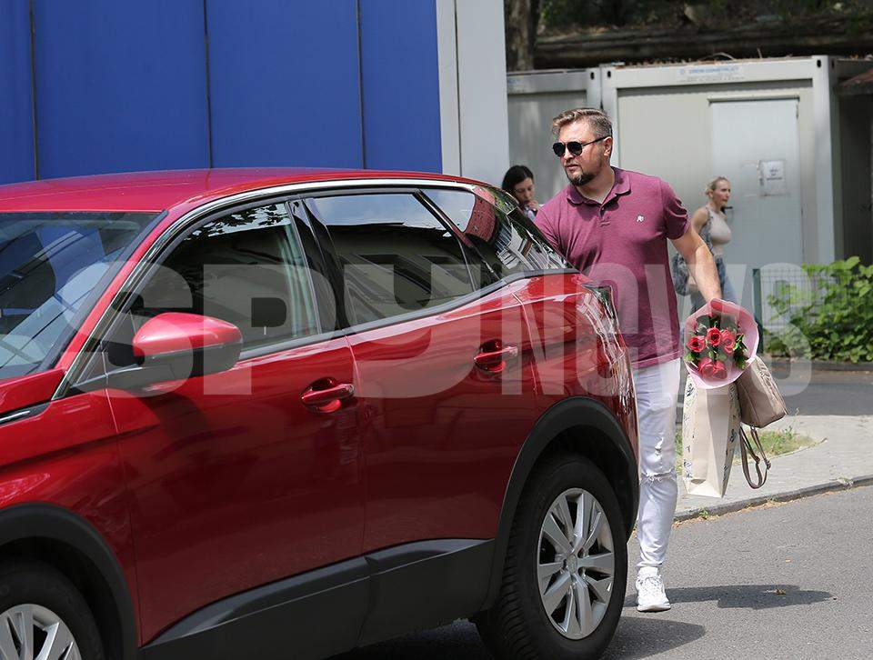 Adrian Velea și soția lui și-au dus băiețelul acasă! Prezentatorul Acces Direct trăiește emoții uriașe! Imagini exclusive | VIDEO