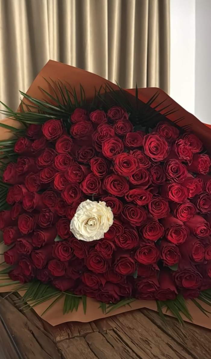 buchet urias de trandafiri rosii