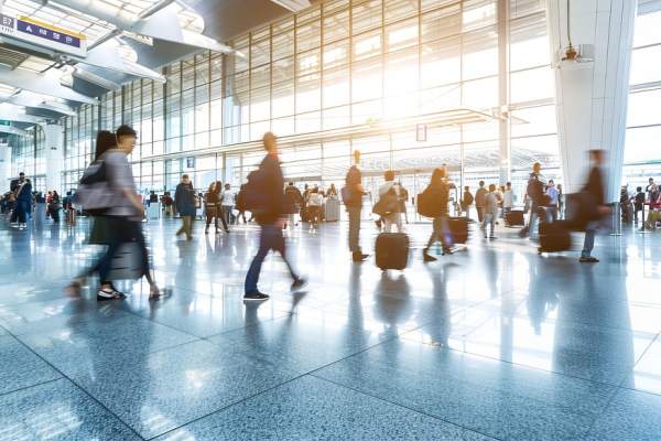 Aeroport frecventat de români, închis din cauza unor explozibili detectați. Autoritățile fac cercetări