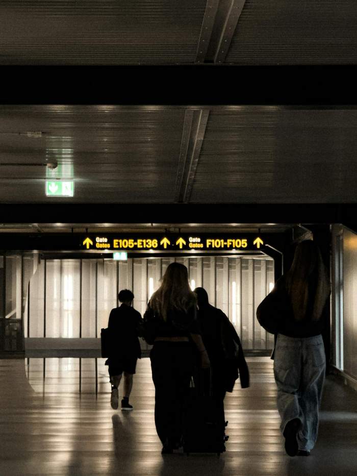 Aeroport frecventat de români, închis din cauza unor explozibili detectați. Autoritățile fac cercetări