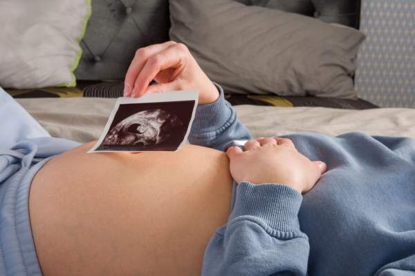Oamenii de știință au conceput un copil sănătos din ADN-ul a trei persoane pentru a evita bolile genetice! O nouă eră în medicina reproductivă