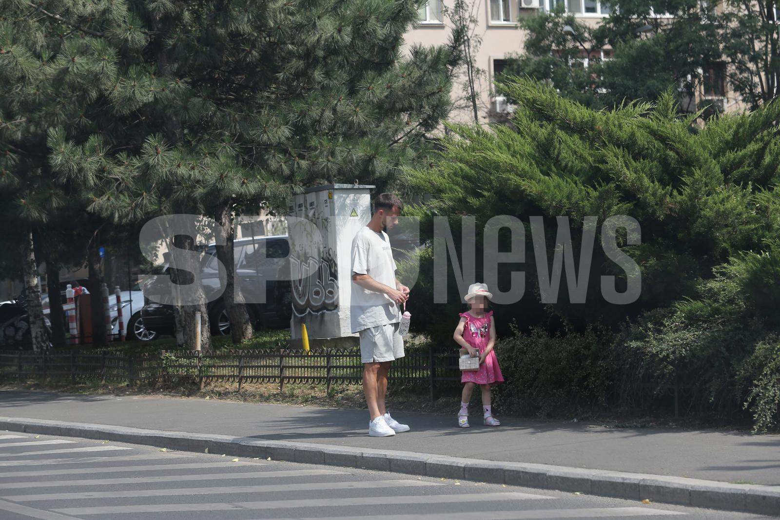 Jakub Hromada, imagini rare cu fetiţa şi soţia! Cum a fost surprins jucătorul de la Rapid | PAPARAZZI