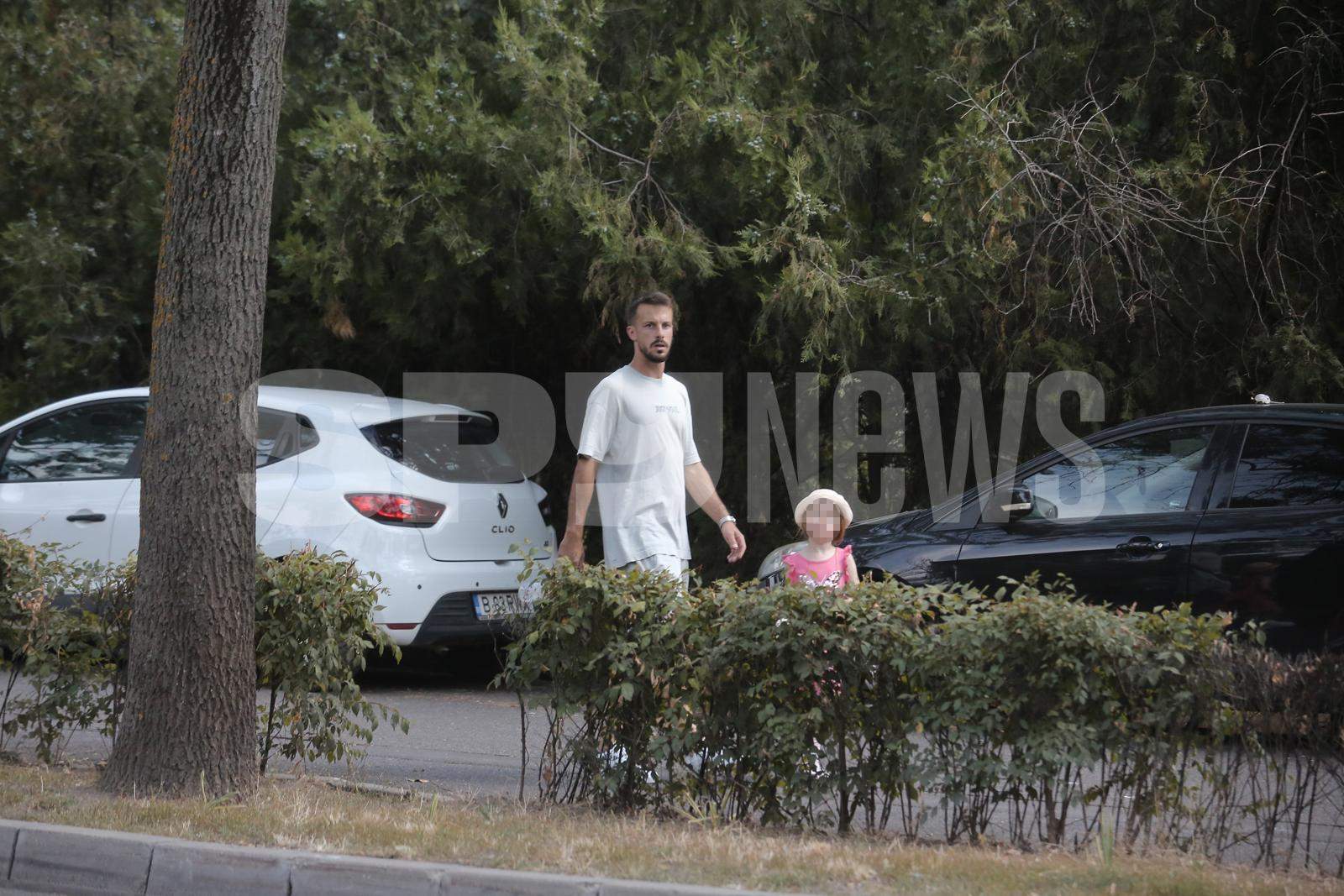 Jakub Hromada, imagini rare cu fetiţa şi soţia! Cum a fost surprins jucătorul de la Rapid | PAPARAZZI