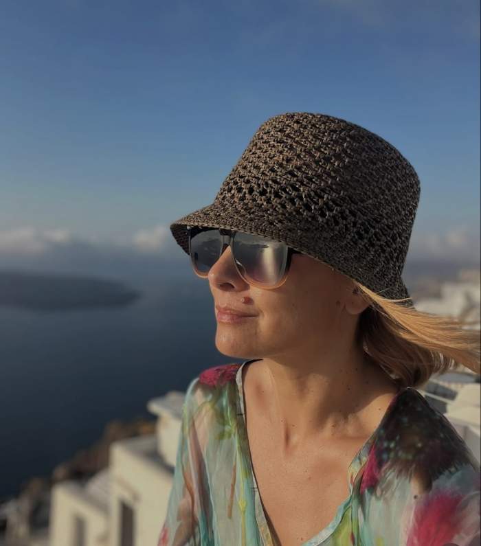Simona Gherghe și-a continuat vacanța cu familia în Grecia. Ce spune prezentatoarea despre Santorini | FOTO