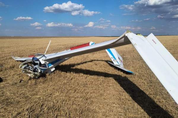 Accident aviatic în județul Olt! Un planor s-a prăbușit. Pilotul, un tânăr în vârstă de 24 de ani, a murit. Echipajele ISU sunt la fața locului | FOTO
