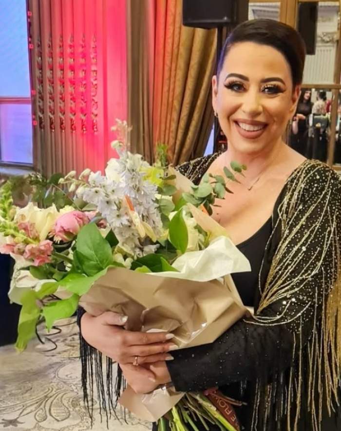 oana roman cu flori