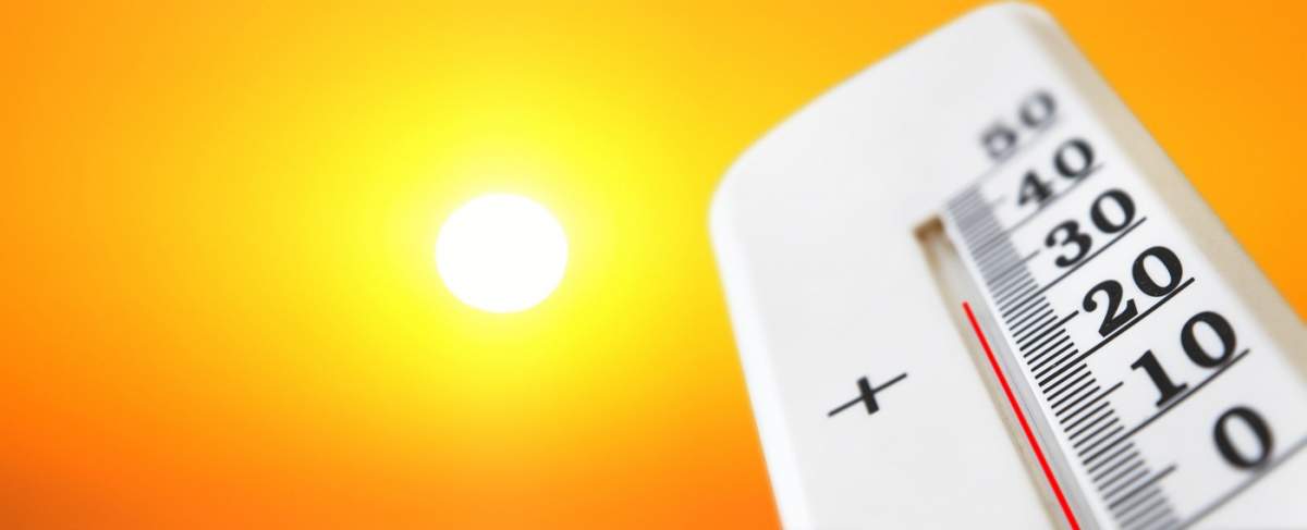 Termometru cu mercur. Căldură de vară sau încălzire globală concept de schimbare climatică.