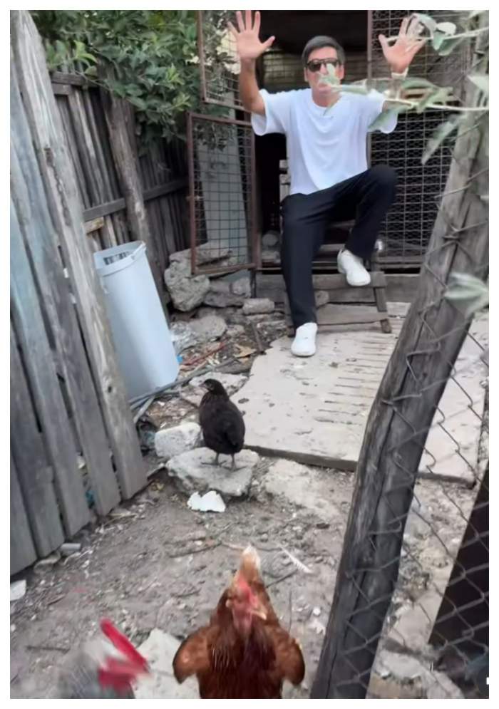 Radu Vâlcan se uită la „Insula Iubirii” înconjurat de puicuțe! Cum îl găsește prima ediție a show-ului pe îndrăgitul prezentator | FOTO