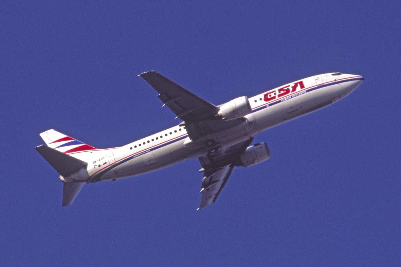 avion pe cer